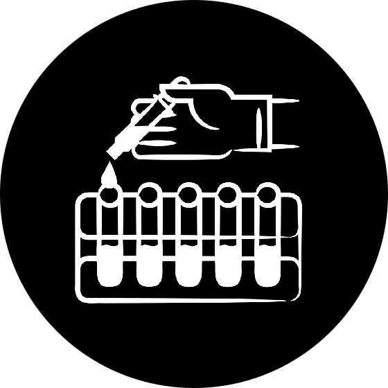 Pipette vers des tubes à essai